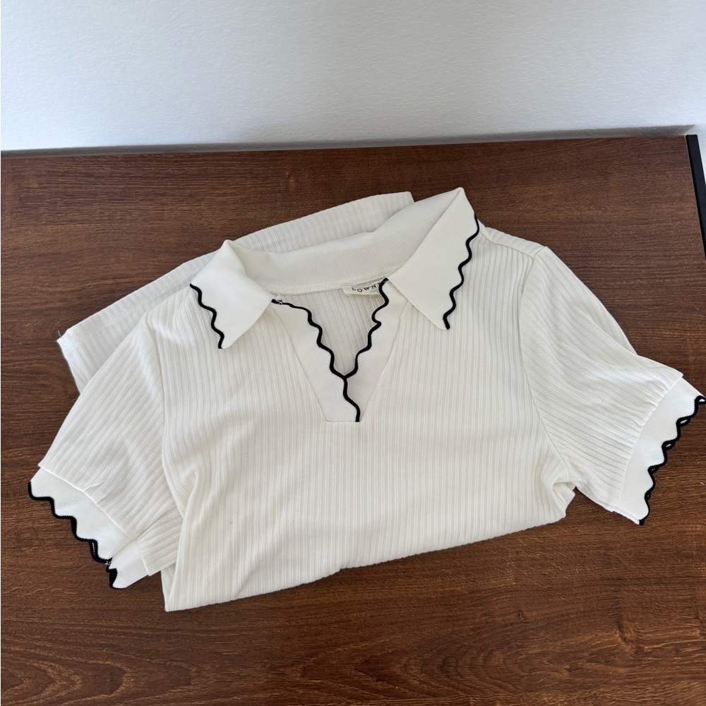 Ribbed squiggly collared top with black trim - Picture 2 of 5